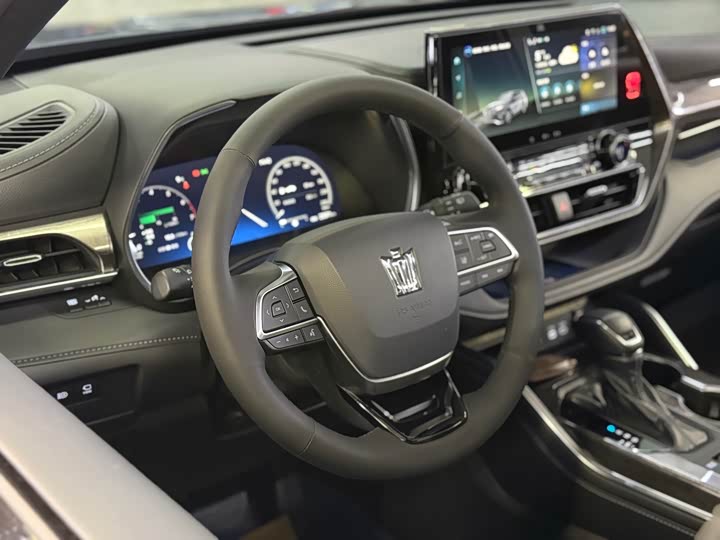 Фото 7 - Toyota Crown Kluger