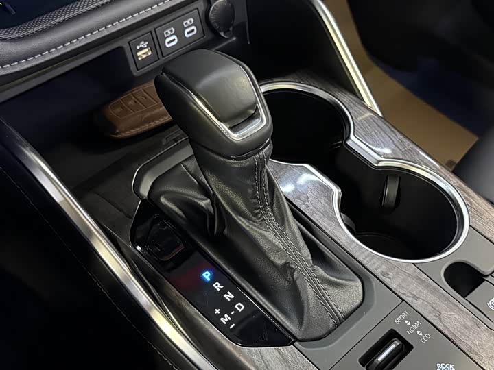 Фото 9 - Toyota Crown Kluger