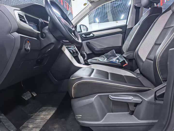 Фото 6 - Volkswagen T-Roc