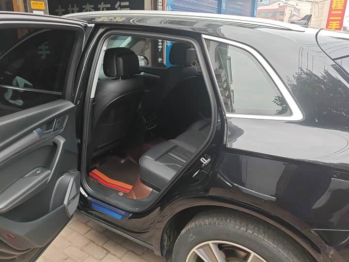 Фото 6 - Audi Q5L