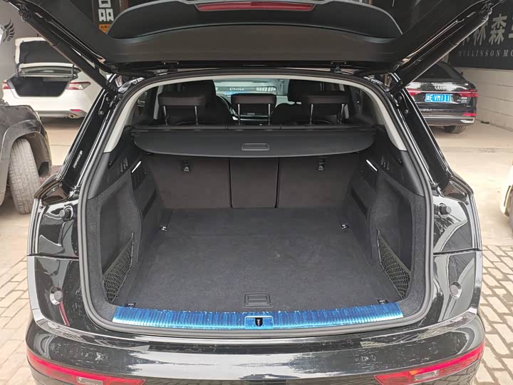 Фото 9 - Audi Q5L