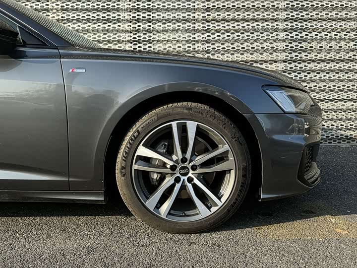 Фото 5 - Audi A6