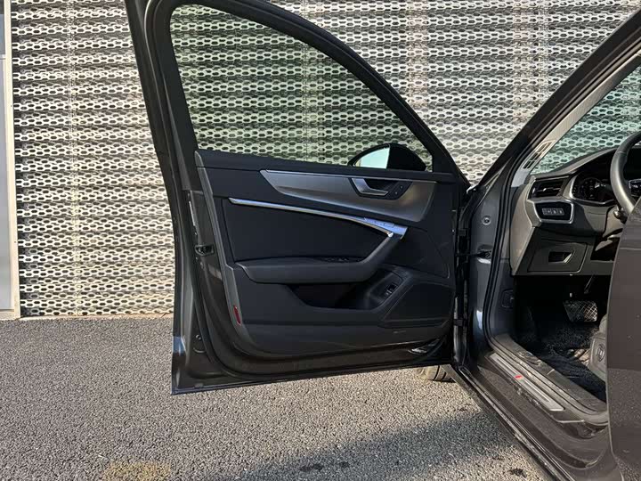 Фото 9 - Audi A6