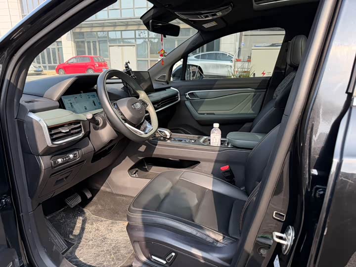 Фото 3 - Geely Okavango L