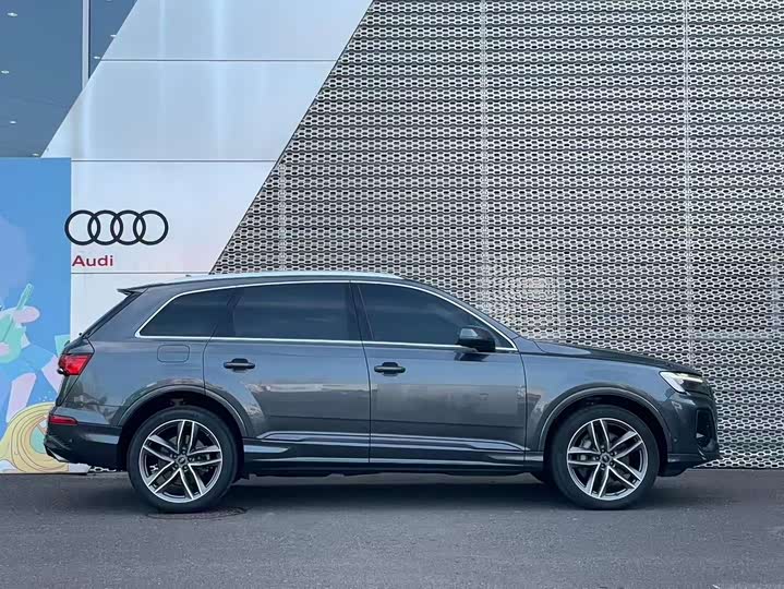 Фото 3 - Audi Q7