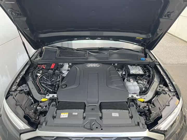 Фото 8 - Audi Q7