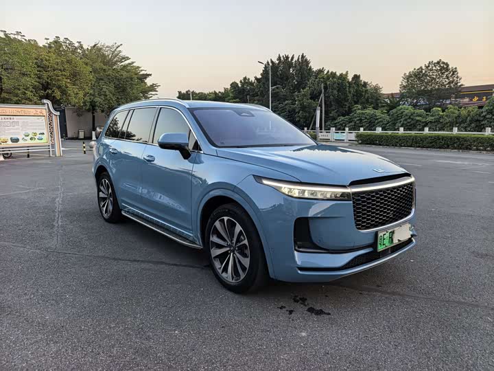 Фото 3 - LiXiang One