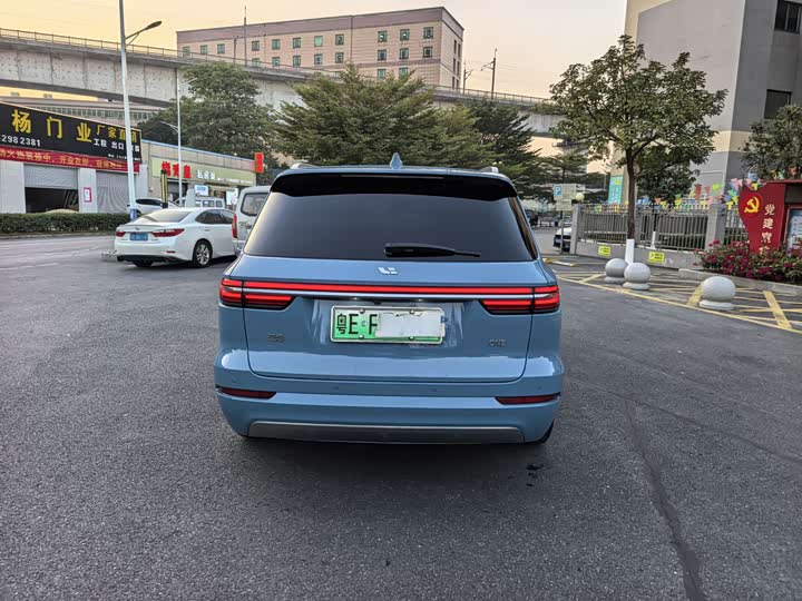 Фото 5 - LiXiang One