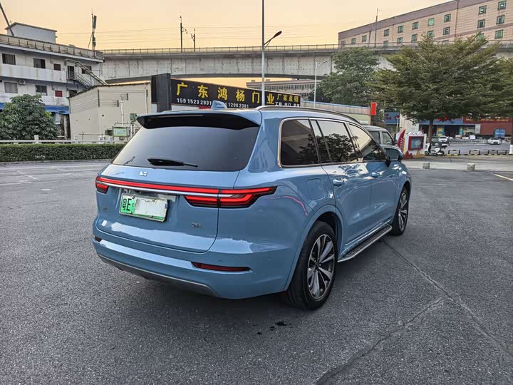 Фото 6 - LiXiang One