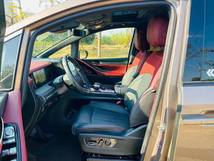 Фото 9 - GAC Trumpchi M8