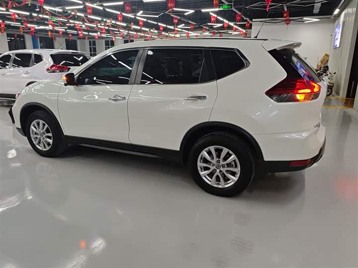 Фото 5 - Nissan X-Trail