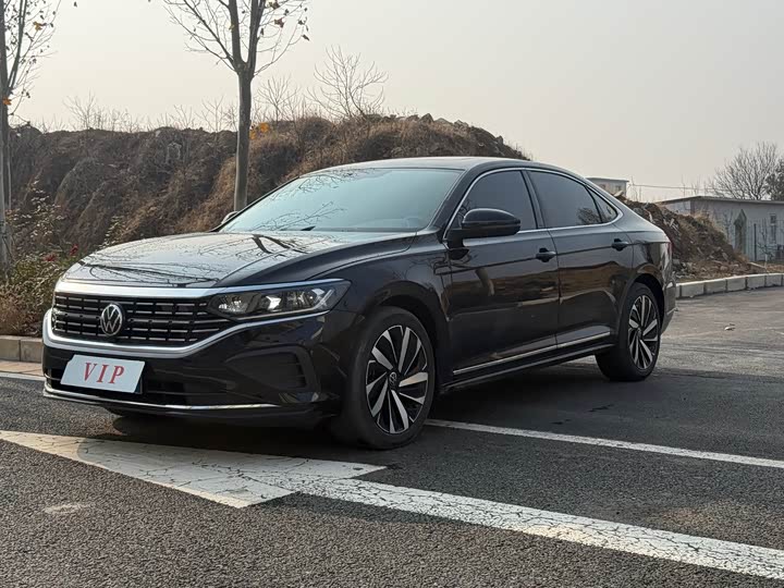 Фото 1 - Volkswagen Passat