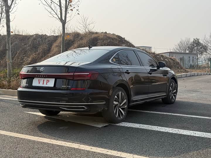Фото 7 - Volkswagen Passat