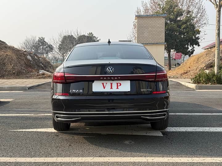 Фото 8 - Volkswagen Passat
