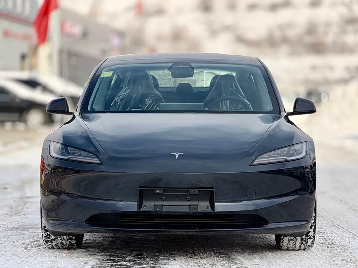 Фото 2 - Tesla Model 3