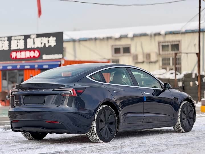 Фото 9 - Tesla Model 3