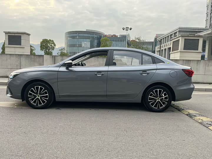 Фото 4 - Roewe i5