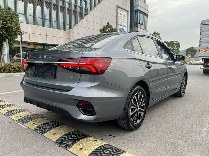 Фото 6 - Roewe i5