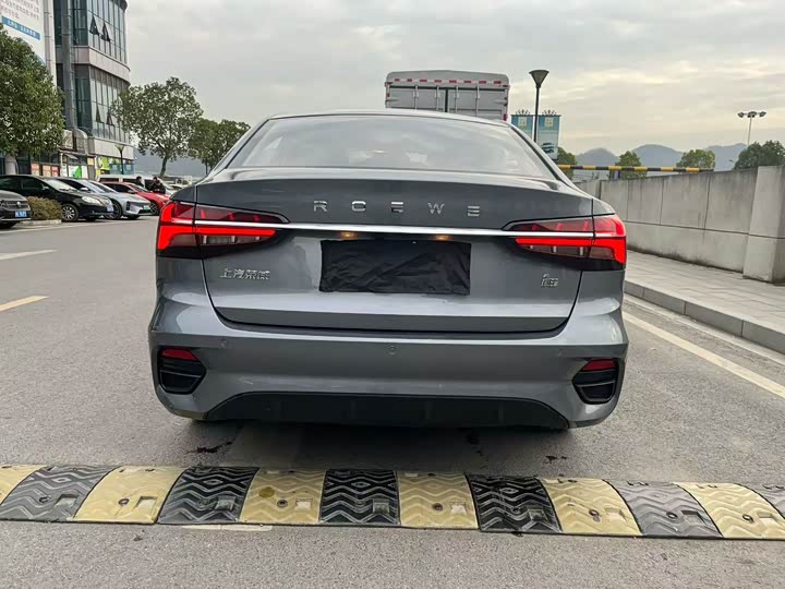 Фото 7 - Roewe i5