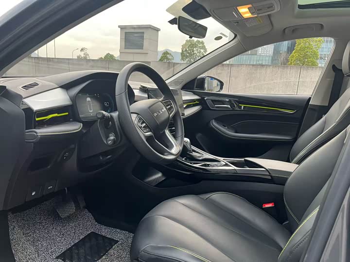 Фото 8 - Roewe i5