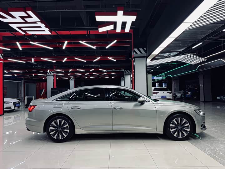 Фото 4 - Audi A6L