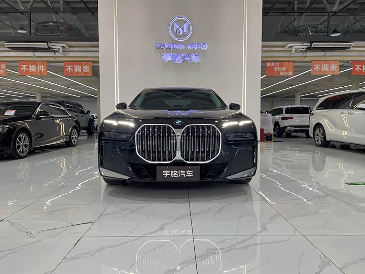 Фото 2 - BMW 7 Series