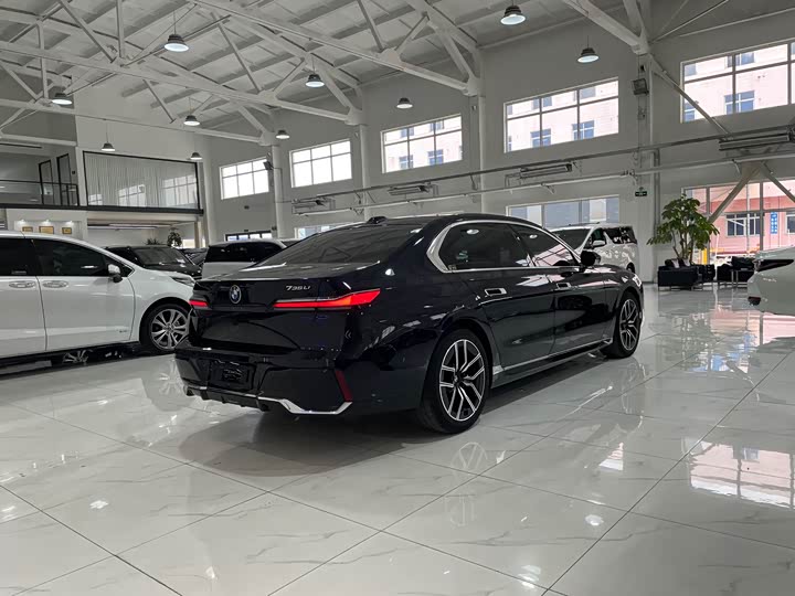 Фото 5 - BMW 7 Series