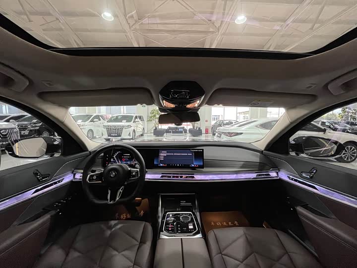 Фото 8 - BMW 7 Series