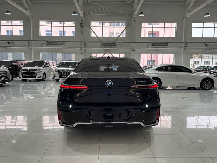 Фото 9 - BMW 7 Series