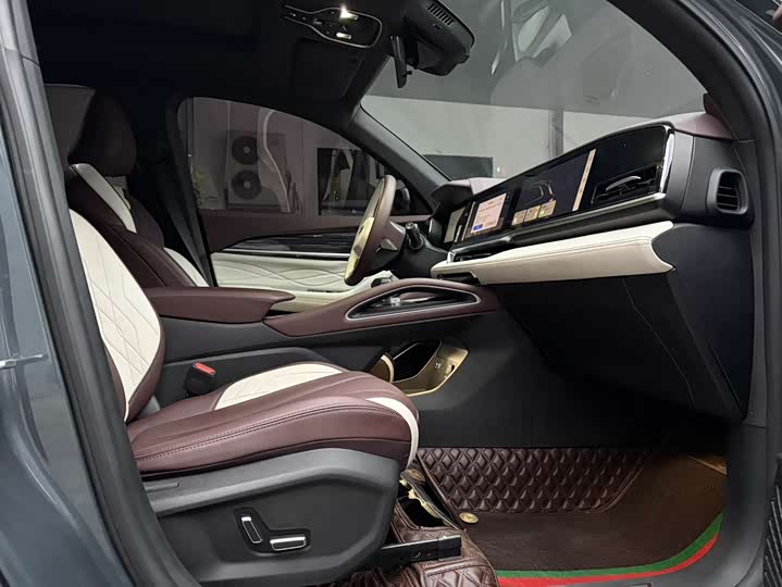 Фото 8 - Geely Monjaro