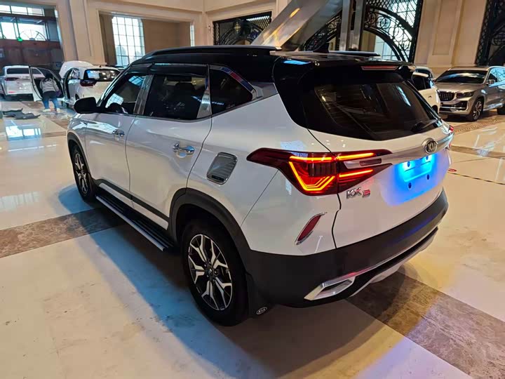 Фото 6 - Kia KX3