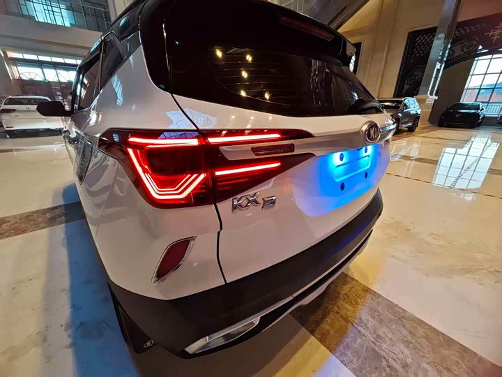 Фото 8 - Kia KX3