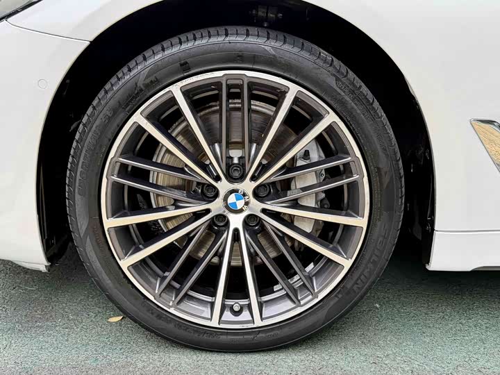 Фото 9 - BMW 5 Series