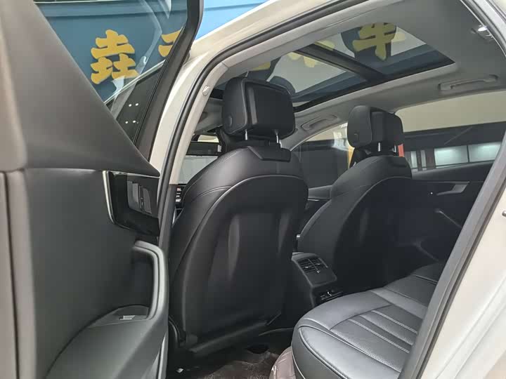 Фото 6 - Audi A4L