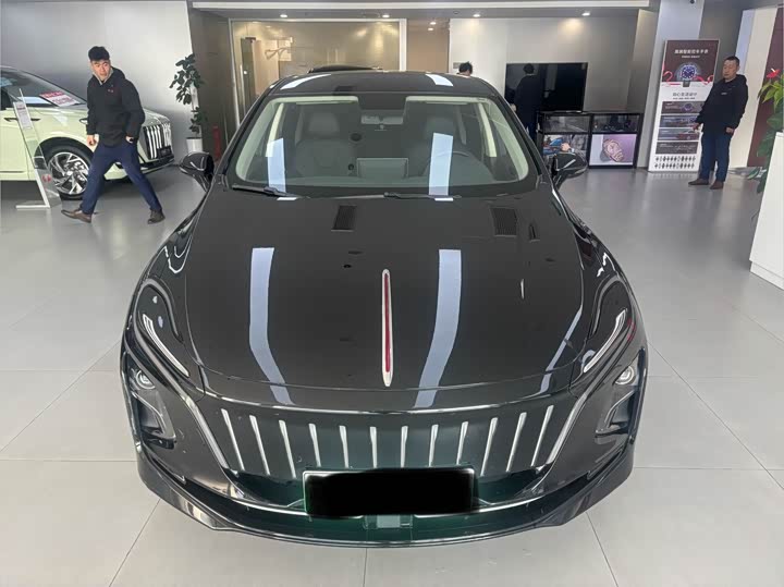 Фото 2 - Hongqi E-QM5