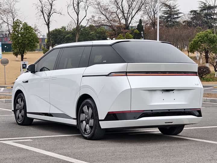 Фото 6 - XPeng X9