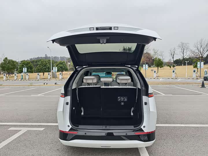 Фото 9 - XPeng X9