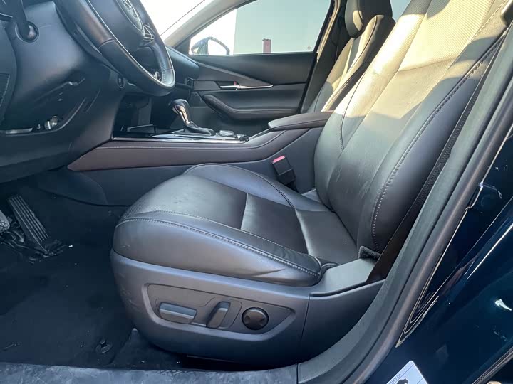 Фото 9 - Mazda CX-30