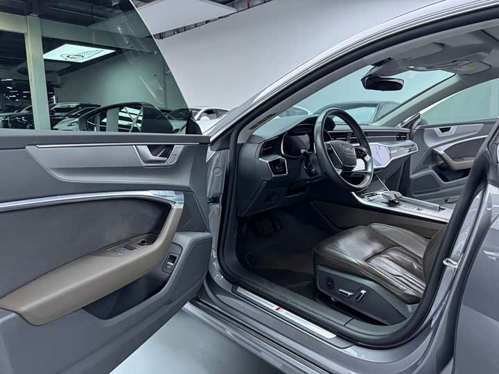 Фото 4 - Audi A7L