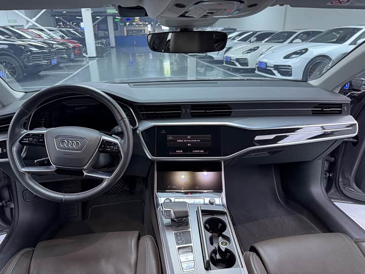 Фото 6 - Audi A7L