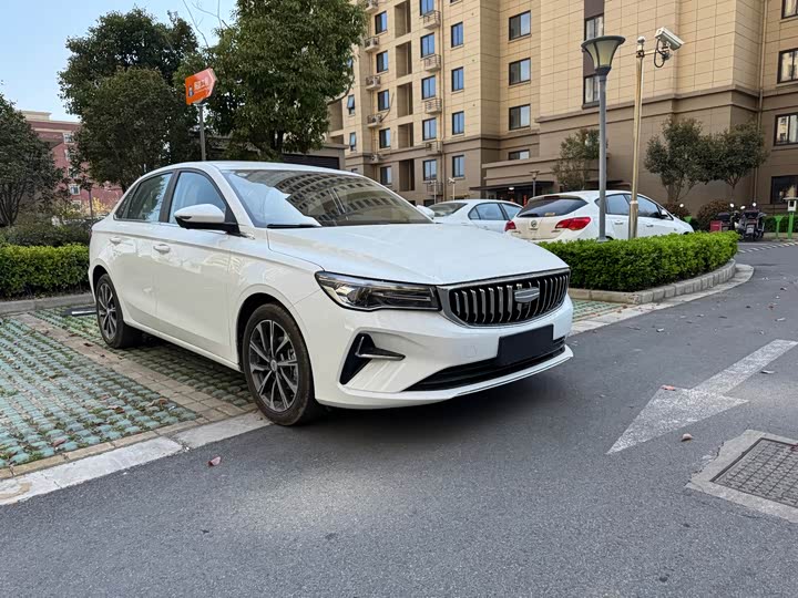 Фото 2 - Geely Emgrand