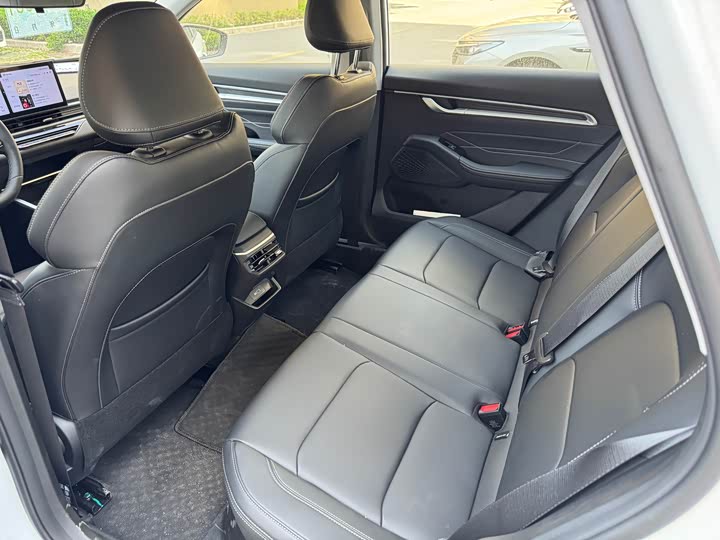 Фото 5 - Geely Emgrand