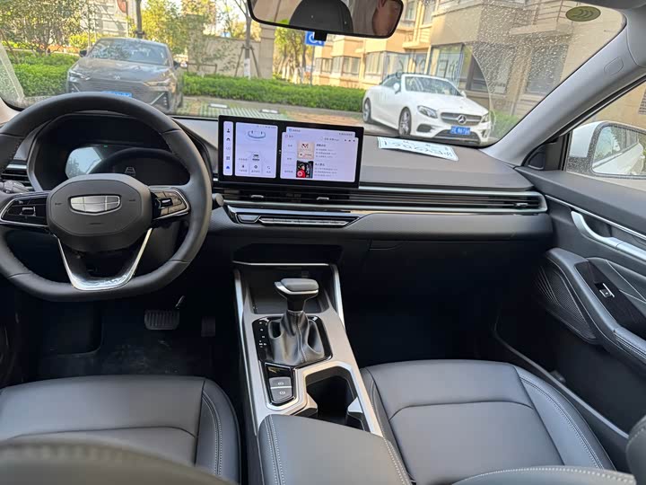 Фото 6 - Geely Emgrand