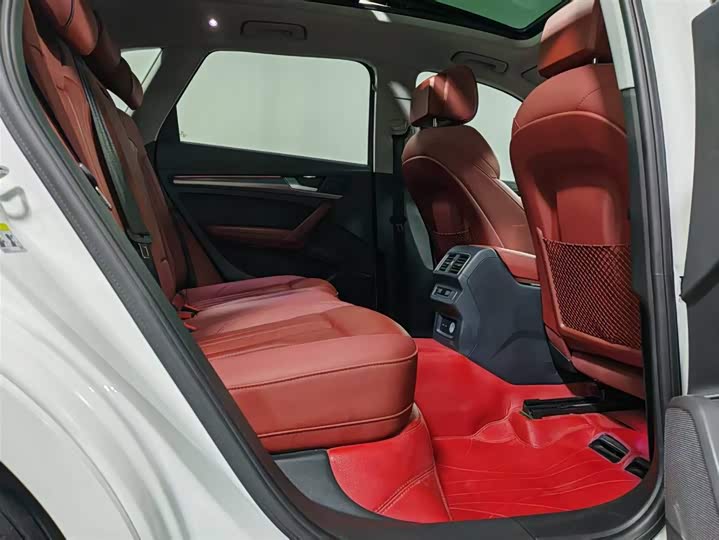 Фото 6 - Audi Q5L