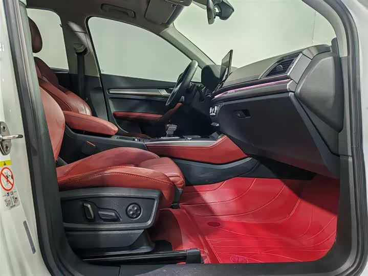 Фото 7 - Audi Q5L