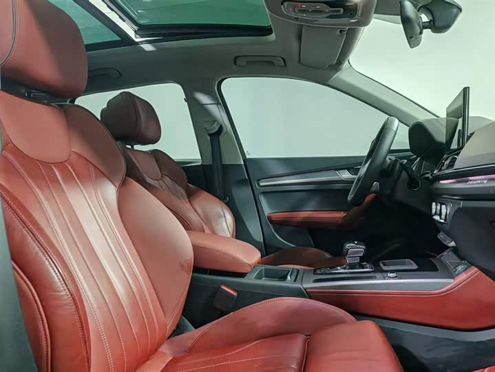 Фото 8 - Audi Q5L