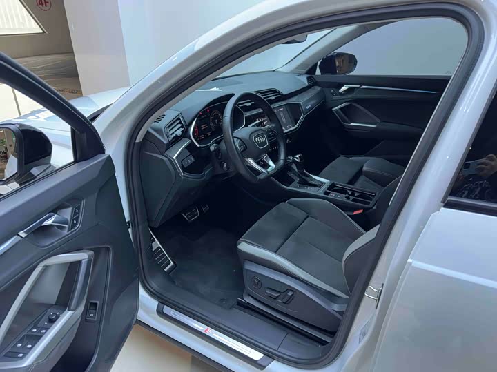 Фото 9 - Audi Q3