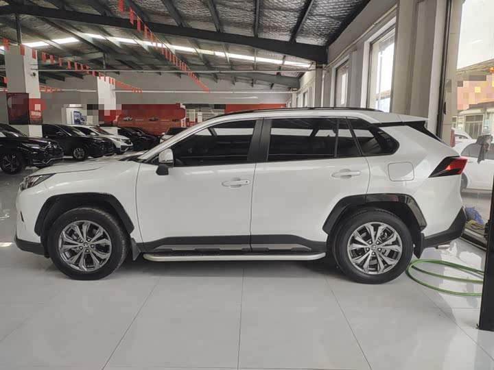 Фото 5 - Toyota RAV4