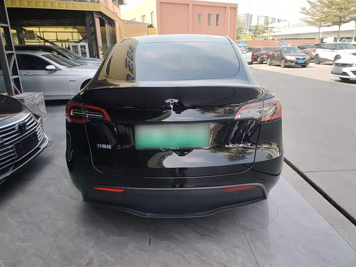 Фото 6 - Tesla Model Y
