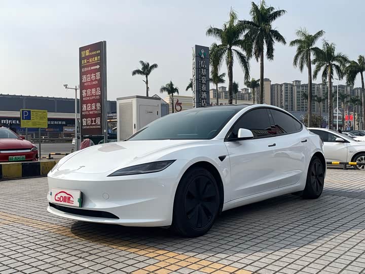 Фото 1 - Tesla Model 3